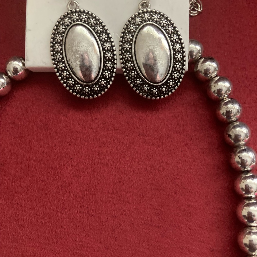 Pearl necklace and earrings set - Picture 5 of 7